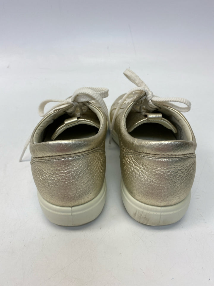 Ecco EU Shoe Size 39 US Shoe Size Gold Metallic Sneakers