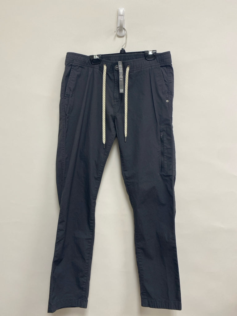 vuori Size M Gray Men&
