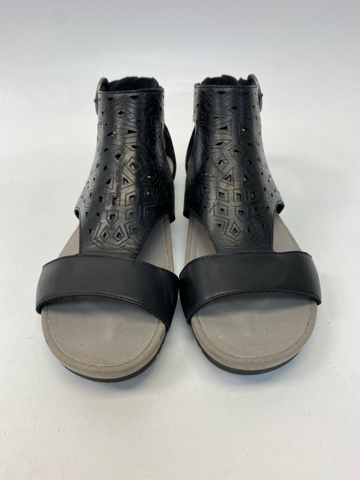 Earth  Size 12 Black Cutout Sandals