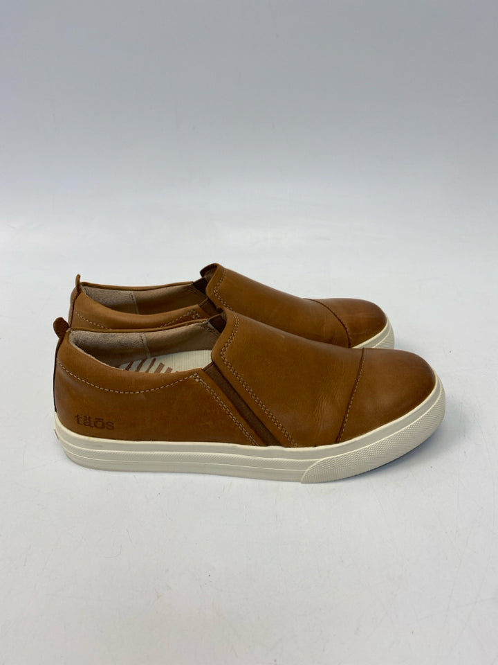 Taos  Size 7 Brown Sneakers