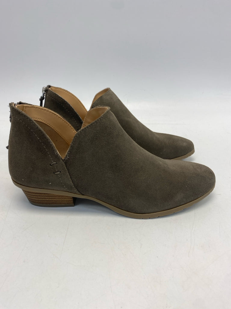 Kenneth Cole US Size 9.5 Taupe Boots