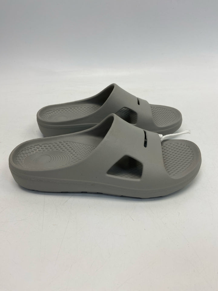 NWT  Revitalign Size 7 Gray Sandals