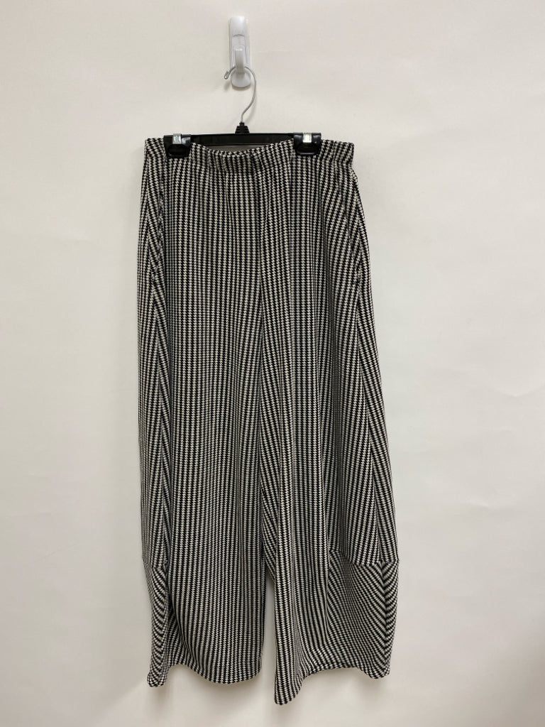 ALEMBIKA Size 6 White/Black Houndstooth Wide Leg Ladies Pants