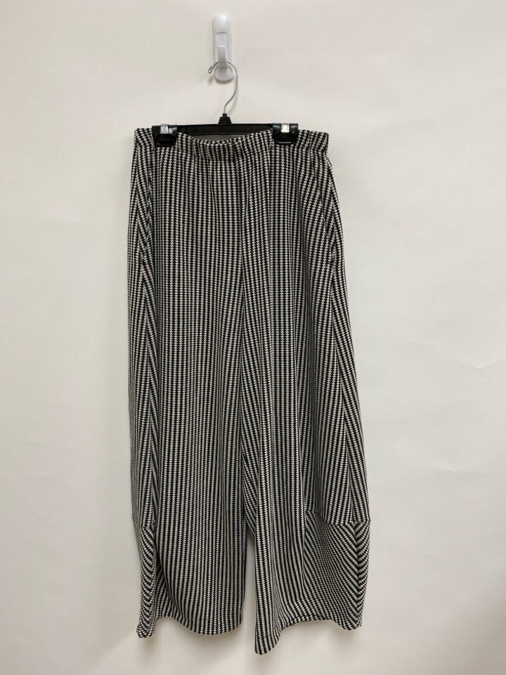 ALEMBIKA Size 6 White/Black Houndstooth Wide Leg Ladies Pants