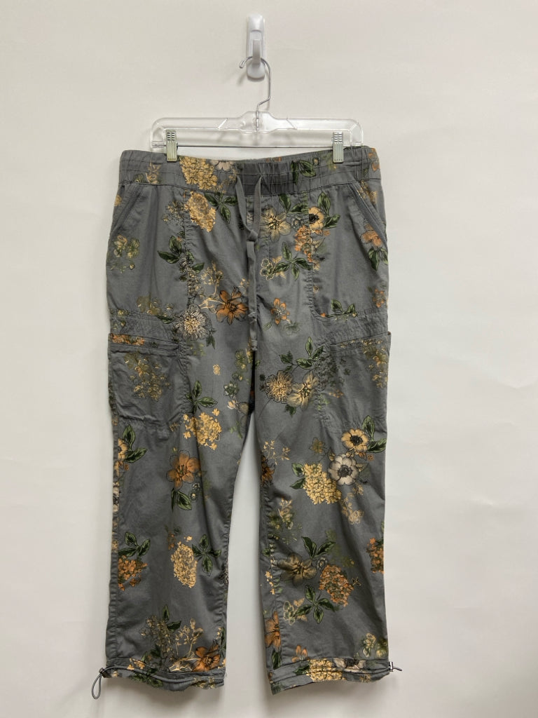 Democracy  SIZE  1X Gray Peach/Green Flowers Cropped Plus Size Pants