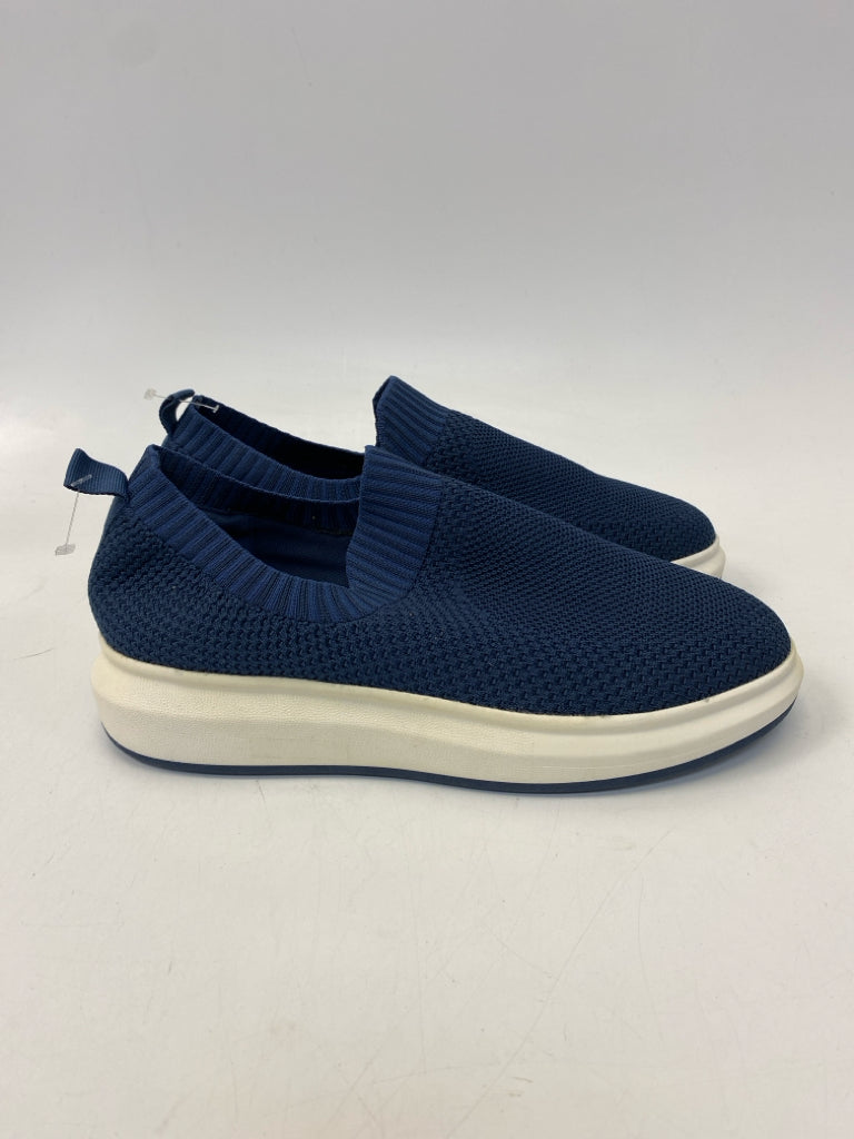 Size 9 Navy Fabric Sneakers