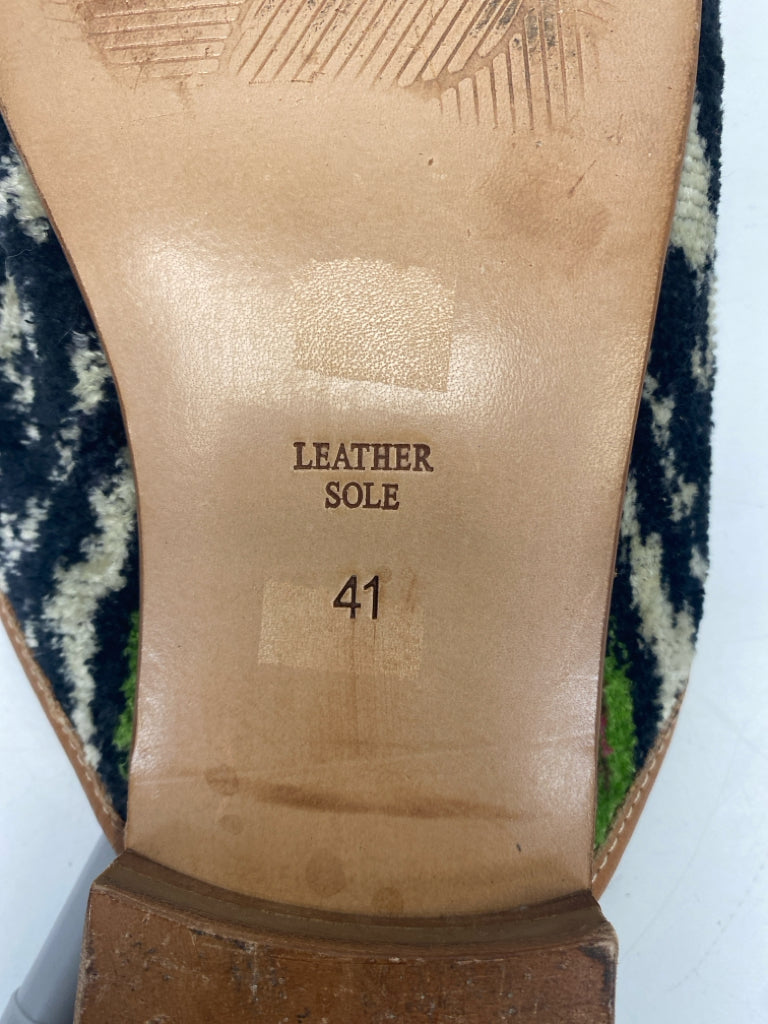 Size 41 Black/Green Wht/Blk Flats