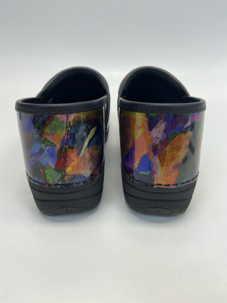 Dansko  Size 39 Multi-Color Clogs