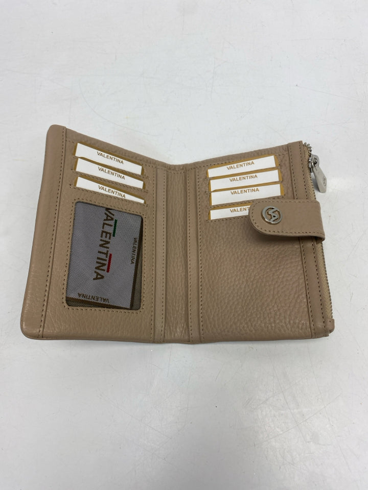 NWT ValentinA Beige Wallet