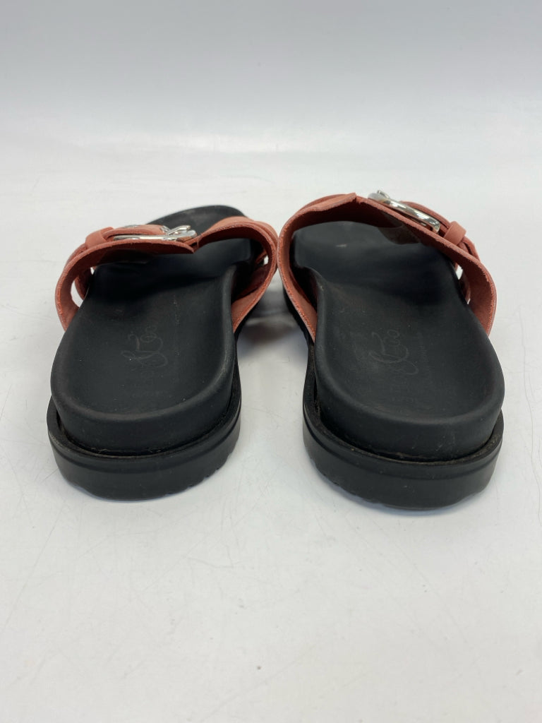 Bos &amp; Co Size 40 Blush Silver Buckle(s) Sandals