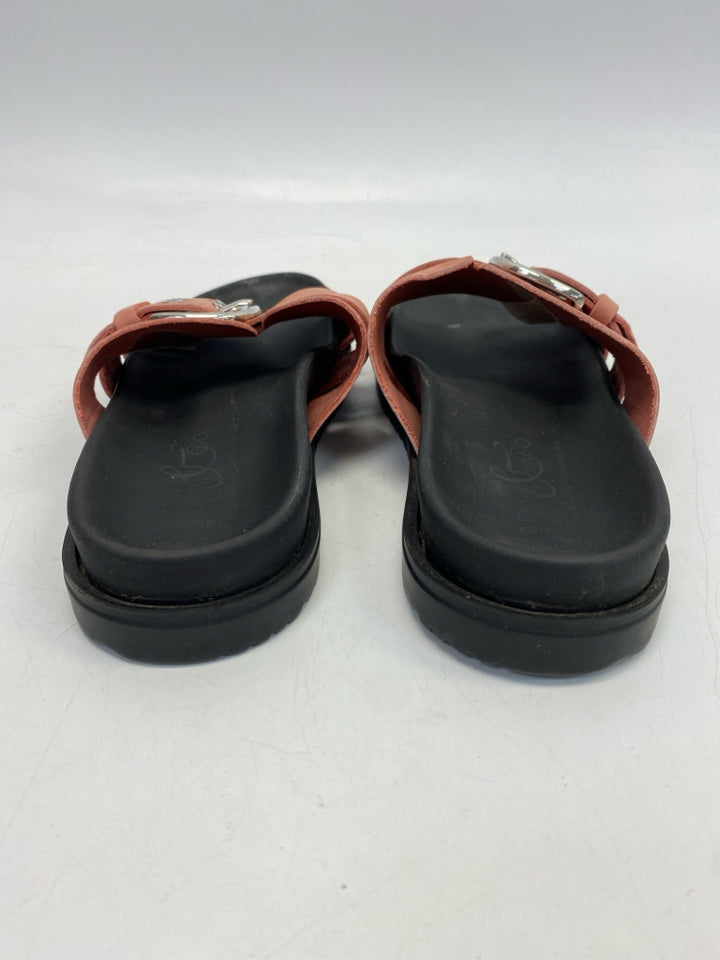 Bos &amp; Co Size 40 Blush Silver Buckle(s) Sandals