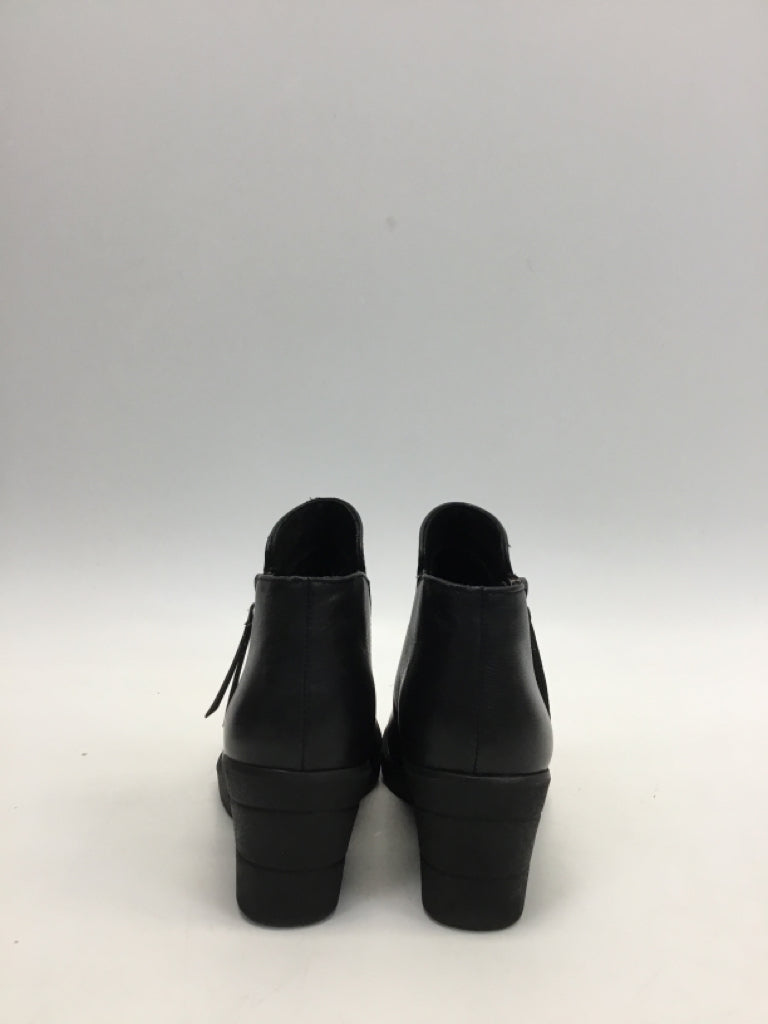 Sofft US Shoe Size 7 Black Side Zipper Leather Boots