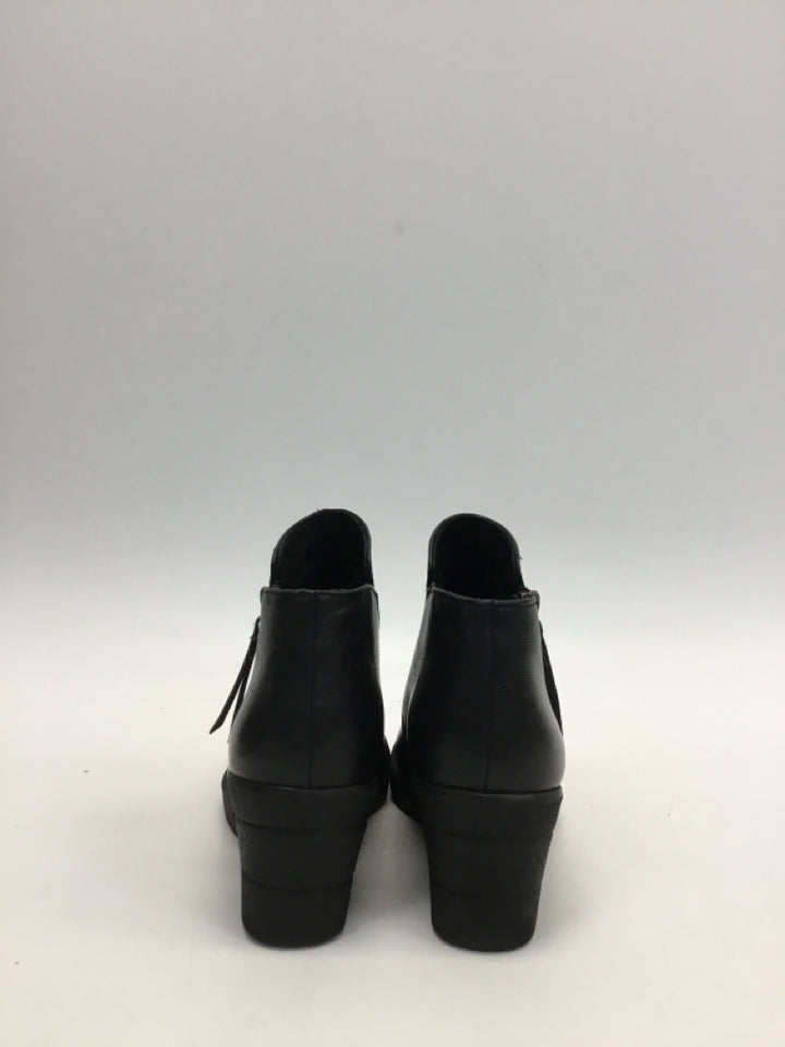 Sofft US Shoe Size 7 Black Side Zipper Leather Boots