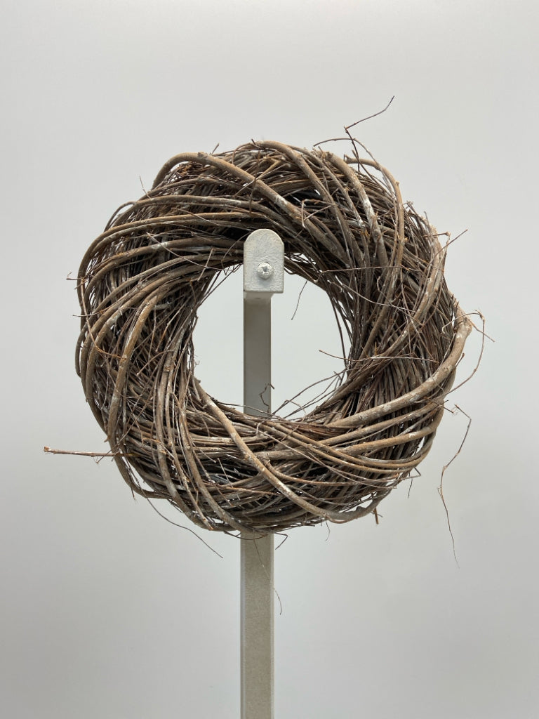 Brown White Rustic Grapevine Wreath