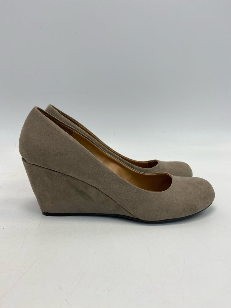 NWOT Laundry  Size 8.5 Brown Suede Heels