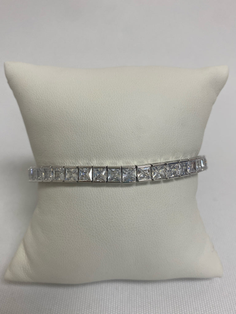 NEW/BOX Silver Color Clear Square Bracelet