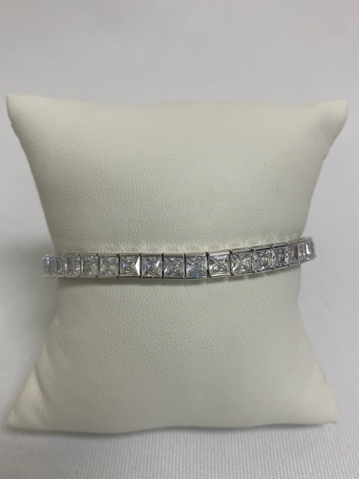 NEW/BOX Silver Color Clear Square Bracelet