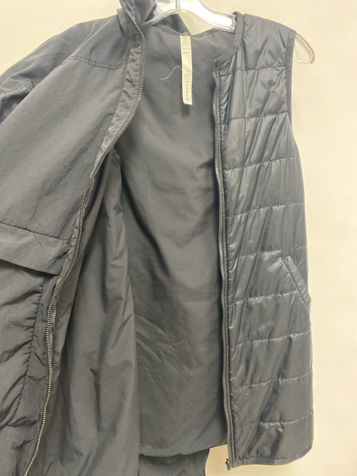 Lululemon Size 4 Black Hooded Zip Down Ladies Jacket