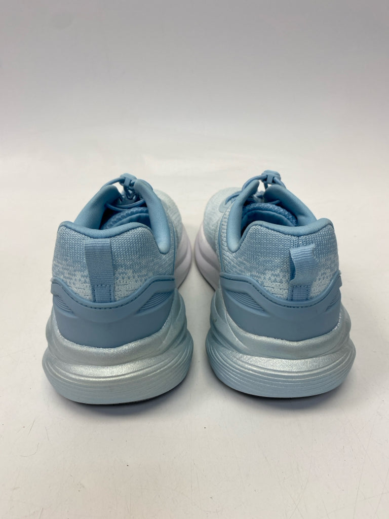 Avia  Size 5 Aqua Sneakers