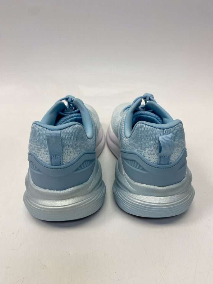 Avia  Size 5 Aqua Sneakers