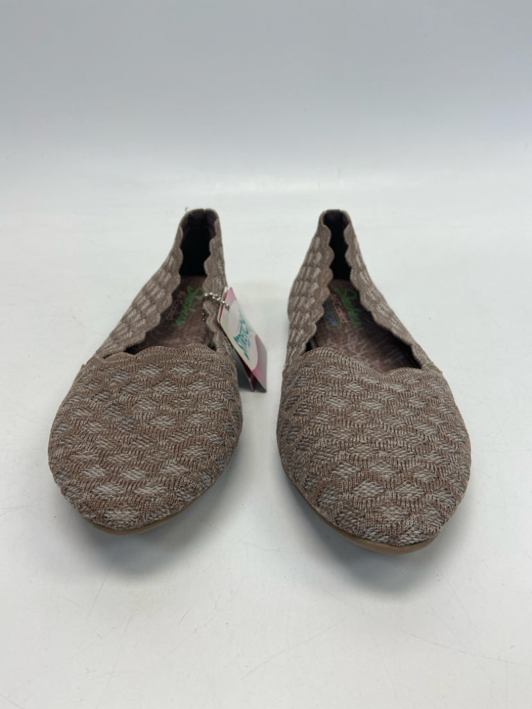 NWT Skechers  Size 8.5 Brown Gray Knit Flats