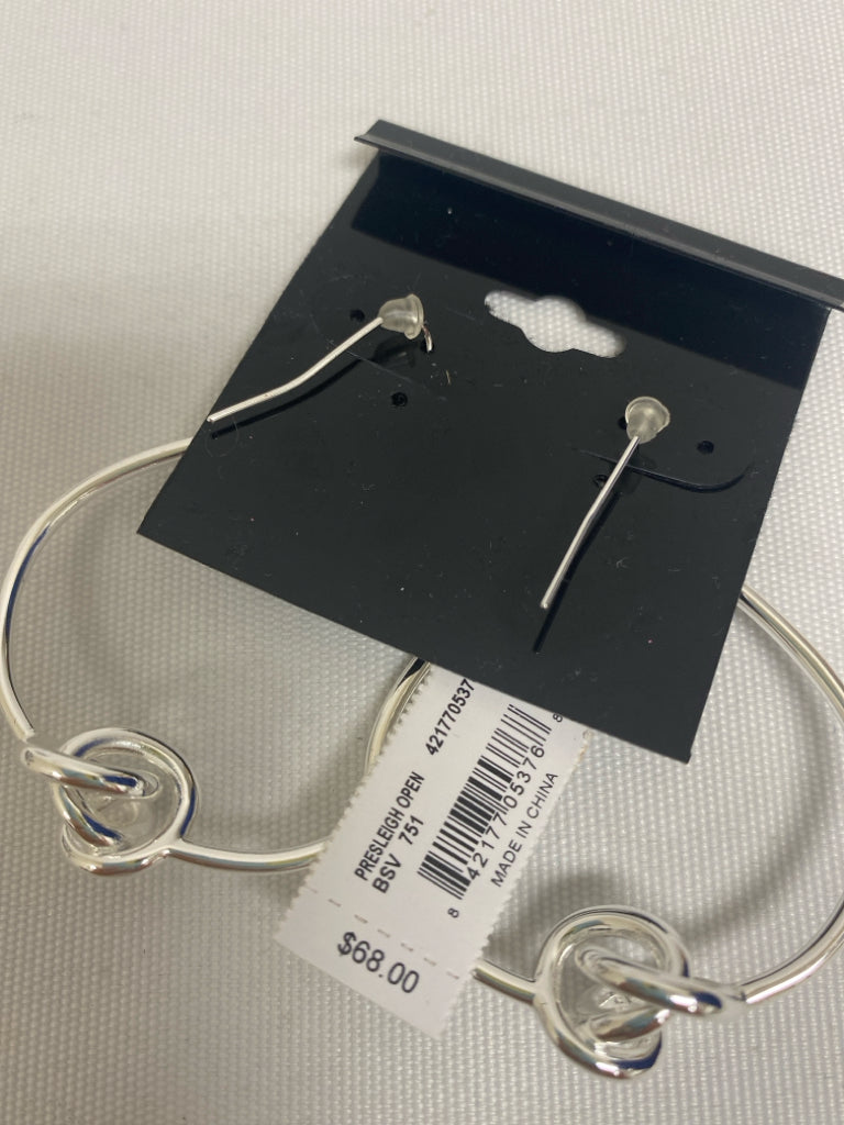 NWT Kendra Scott Silver Color Knotted Earrings