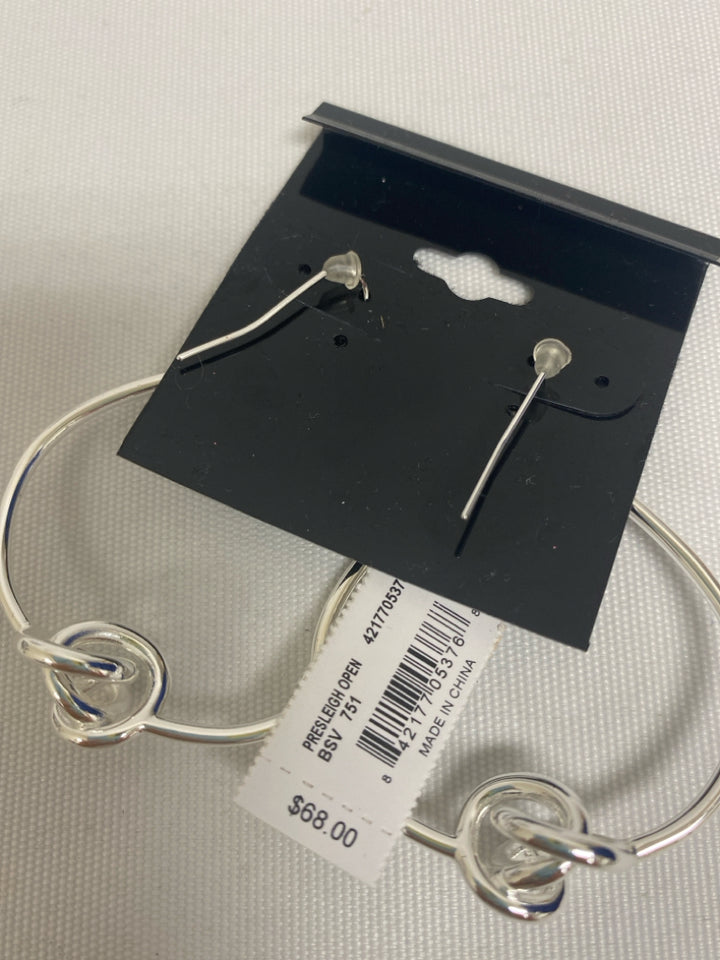 NWT Kendra Scott Silver Color Knotted Earrings