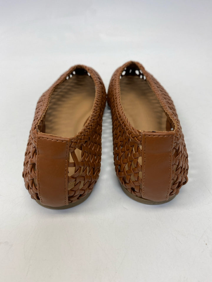 NWOT Universal Thread  Size 8.5 Brown Woven Flats