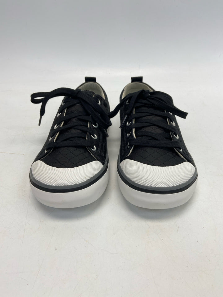 Keen  Size 7 Black White Lace-up Sneakers
