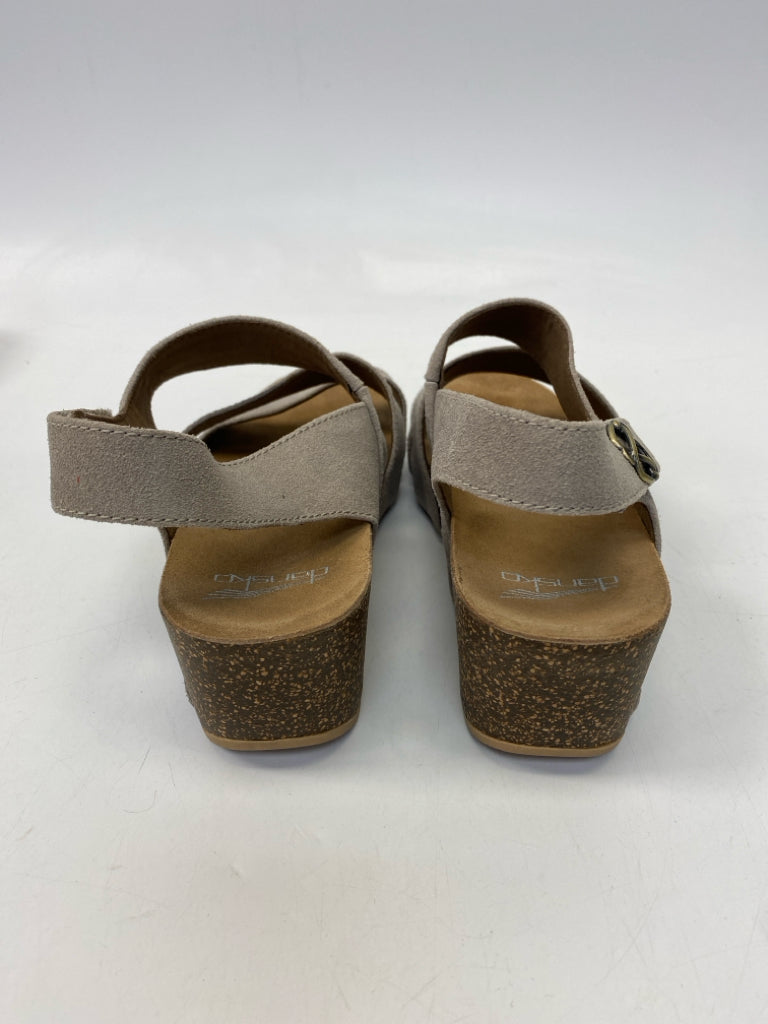 Dansko  Size 39 Taupe Sandals