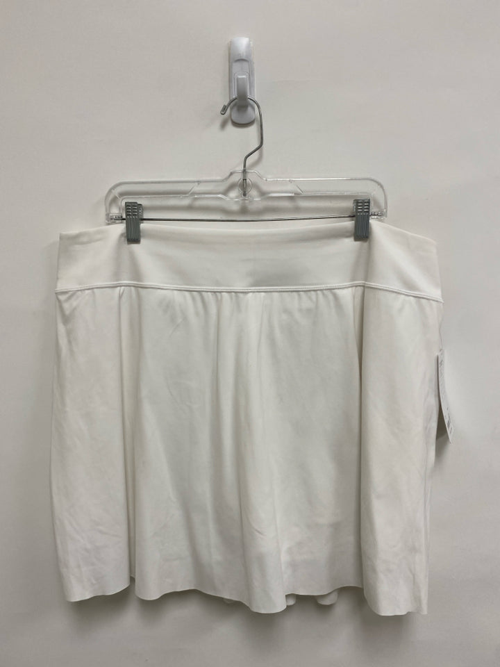 NWT Athleta  SIZE  2X White Plus Size Athletic Skort