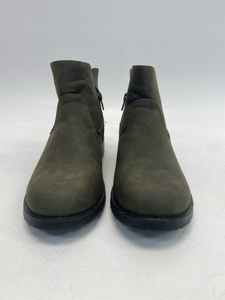 NWOT US Shoe Size 8.5 Olive Side Zipper Boots