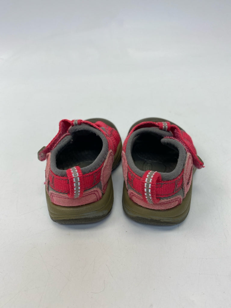 Keen SIZE 4 Dark Pink Gray Girl&
