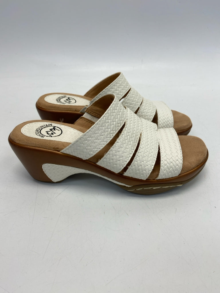 White Mountain  Size 6 White Sandals