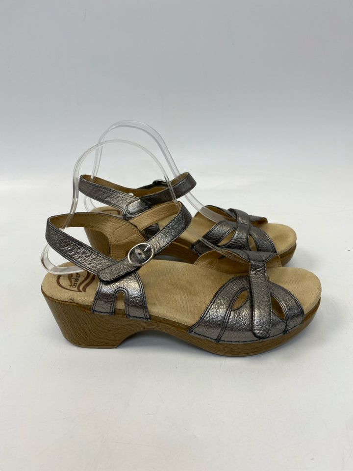 Dansko  Size 40 Silver Sandals