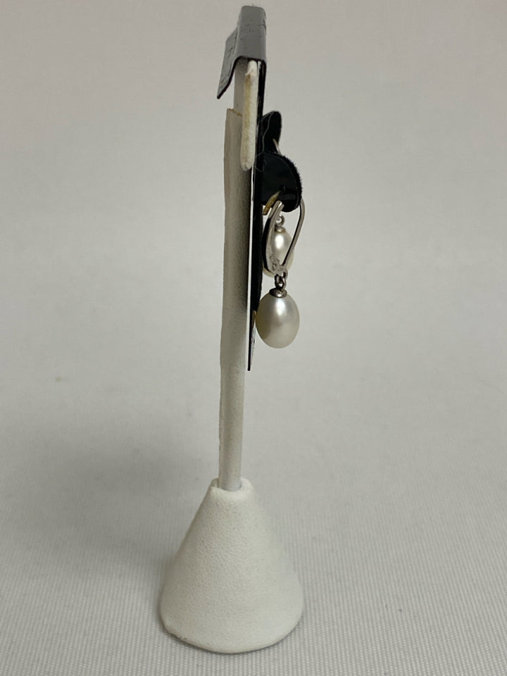 Silver Pearl Color Earrings