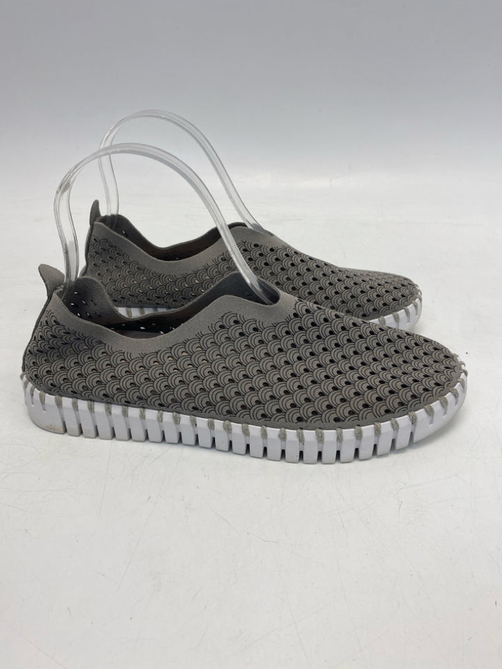 Ilse Jacobsen Hornbaek EU Shoe Size 39 Gray Perforated Sneakers