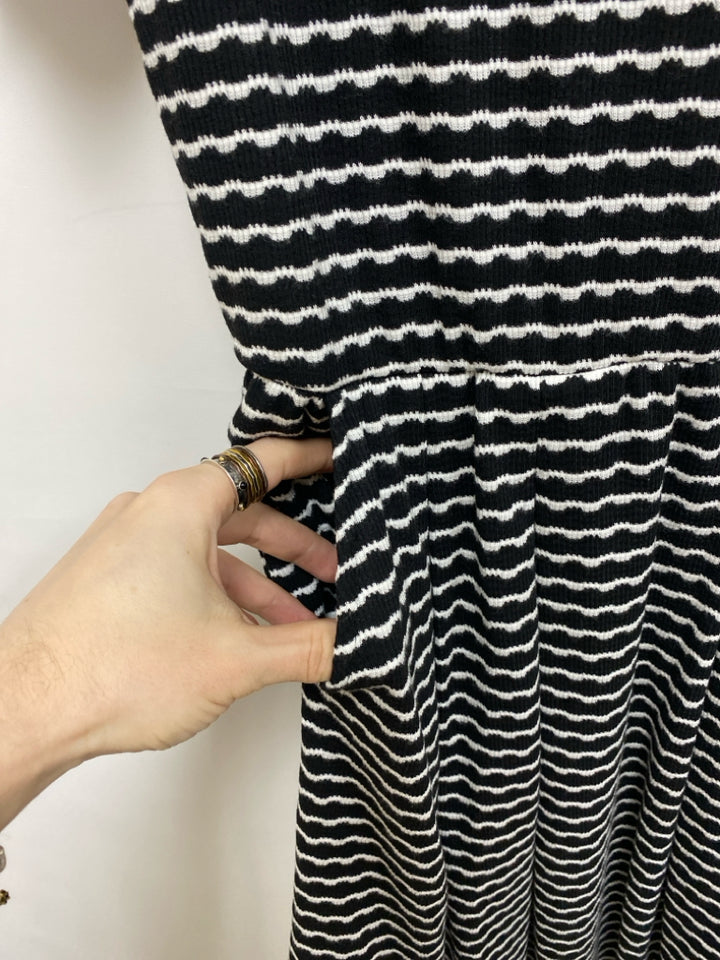 Draper James Size M Black/White Striped Pleats Knit Ladies Dress