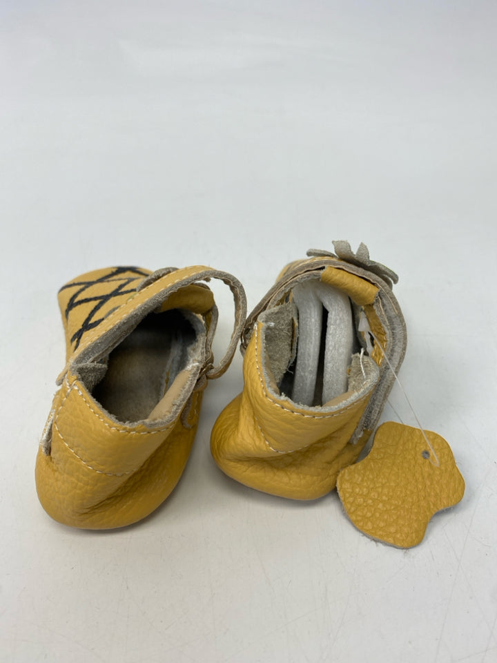 SIZE 6-12M Yellow Beige Pineapple(s) Leather Girl&