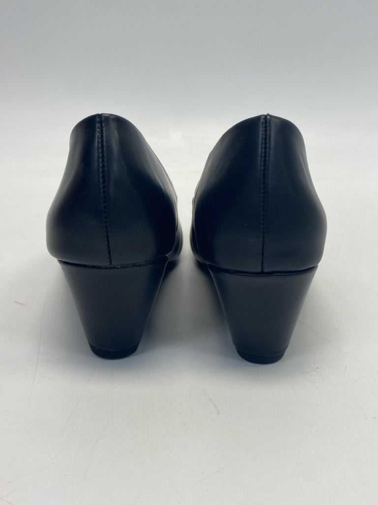 Size 6.5 Black Wedge