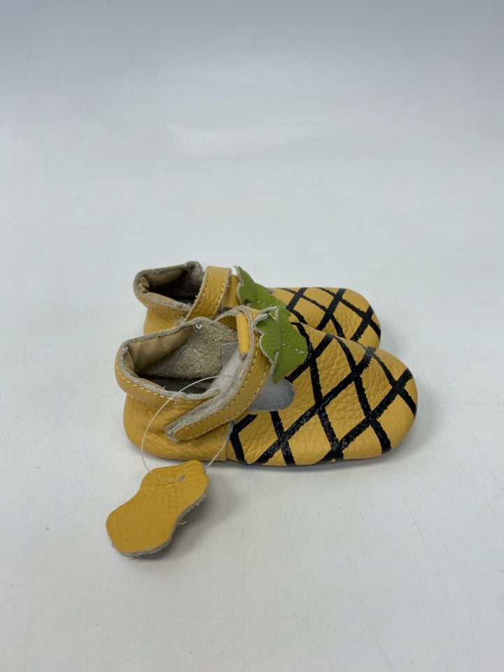 SIZE 6-12M Yellow Beige Pineapple(s) Leather Girl&
