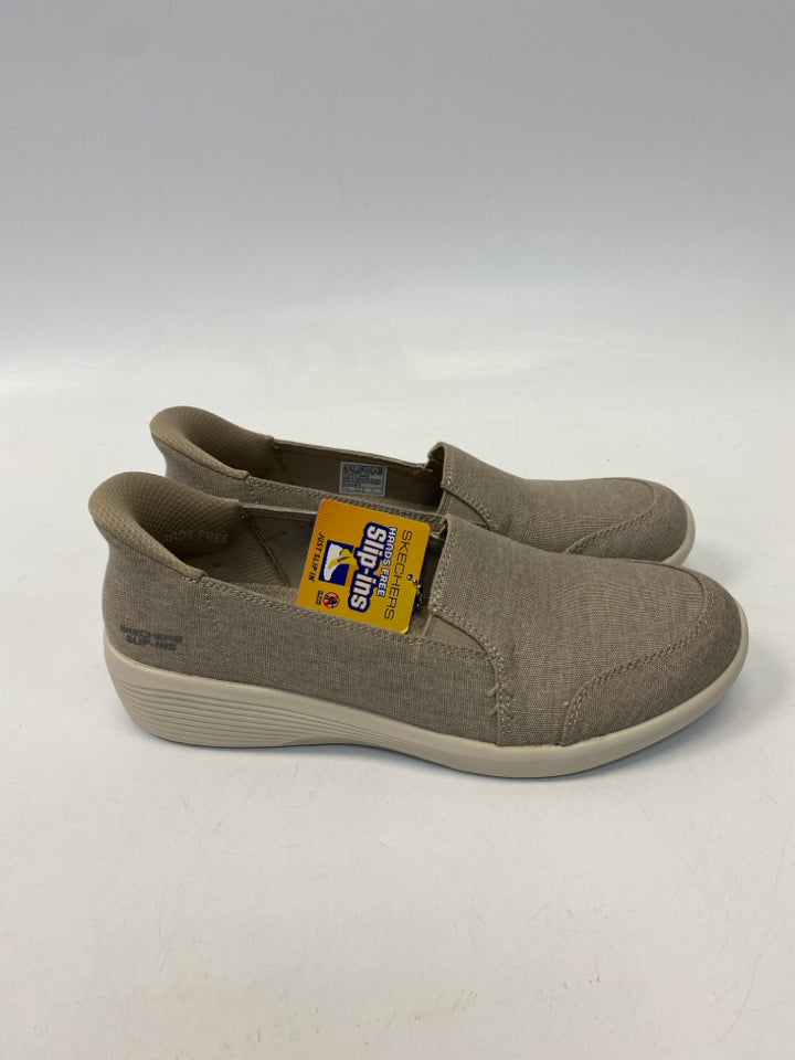 NWT Skechers  Size 8.5 Beige Sneakers