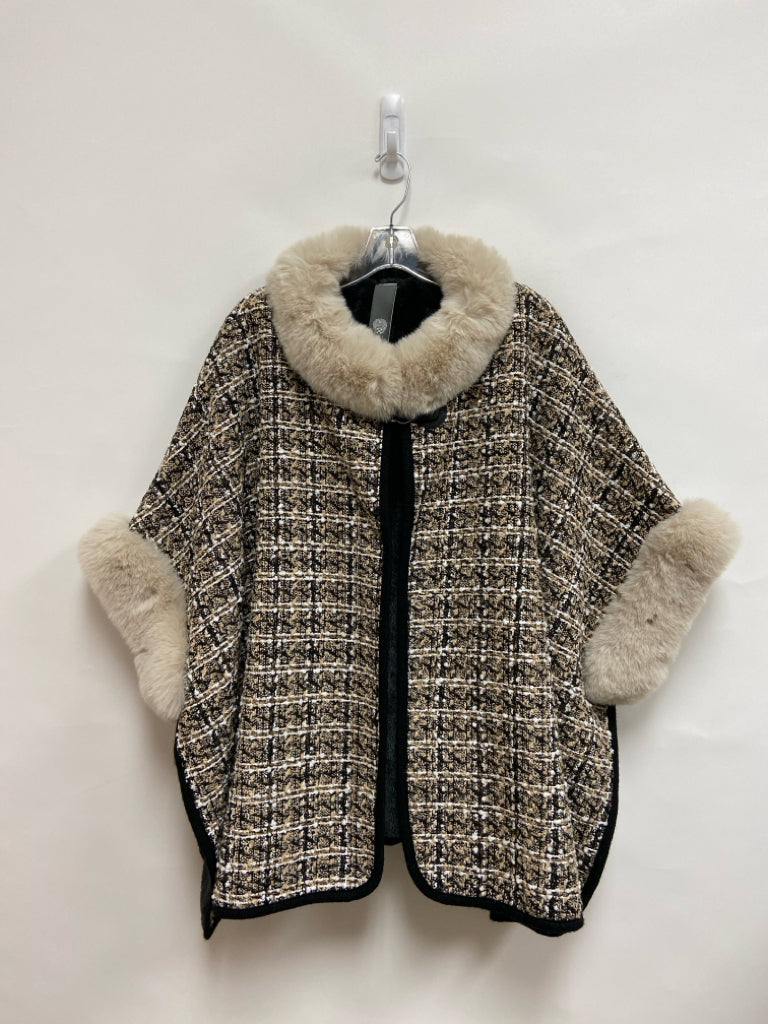 NWT VINCE CAMUTO Size OSFA Tan Black/White Woven Faux Fur Collar Ladies Sweater