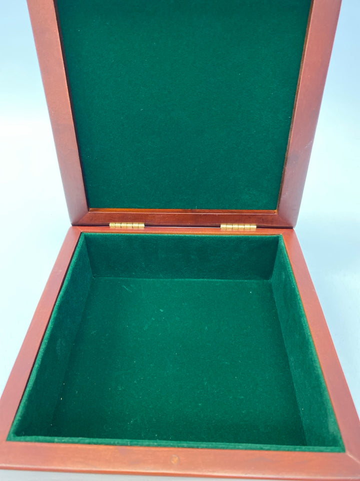 Brown Red/Green Box