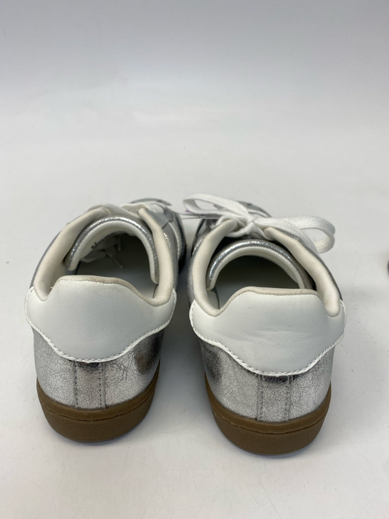 NWT Universal Thread  Size 6.5 Silver Lace-up Sneakers