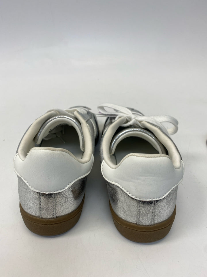 NWT Universal Thread  Size 6.5 Silver Lace-up Sneakers