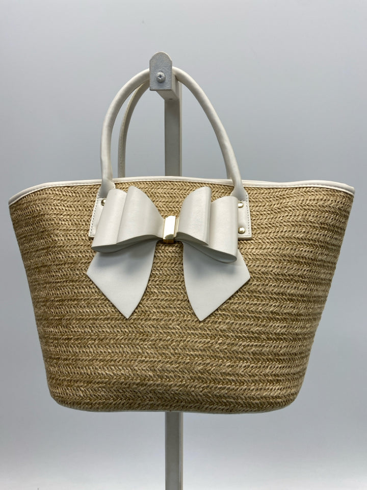 NWT Natural White Bow(s) Handbag