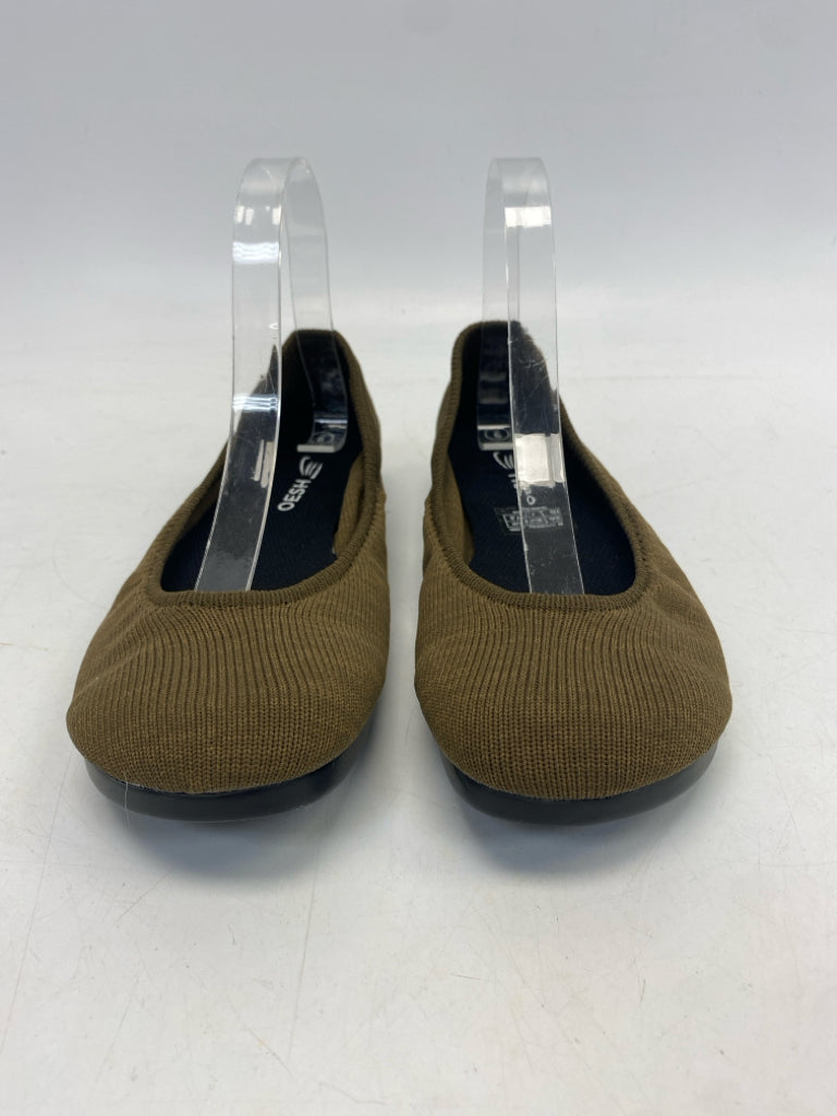 NWOT Oesh US Size 9 Brown Knit Flats