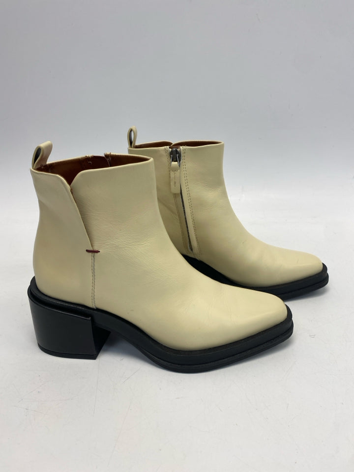 Franco Sarto  Size 5.5 Cream Side Zipper Boots