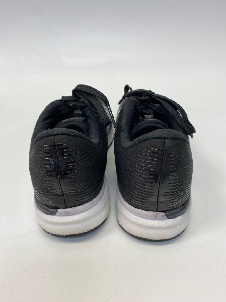 New Balance  Size 6.5 Black Lace-up Sneakers